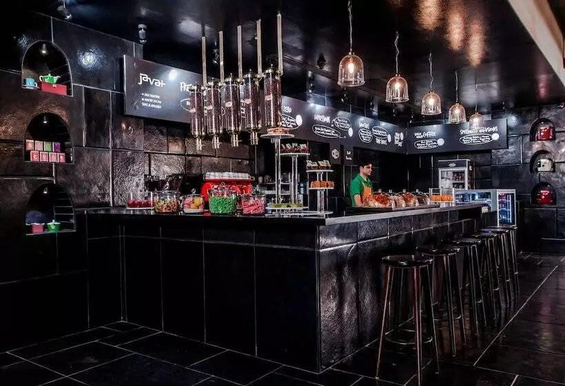 호텔 Courtyard By Marriott Ahmedabad