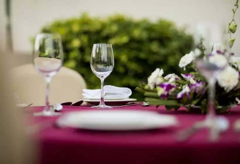 호텔 Courtyard By Marriott Ahmedabad