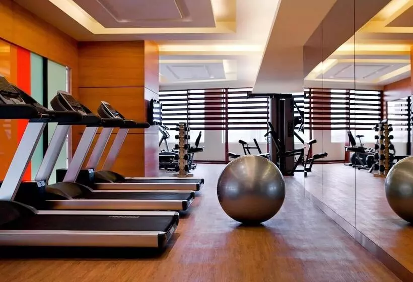 호텔 Courtyard By Marriott Ahmedabad