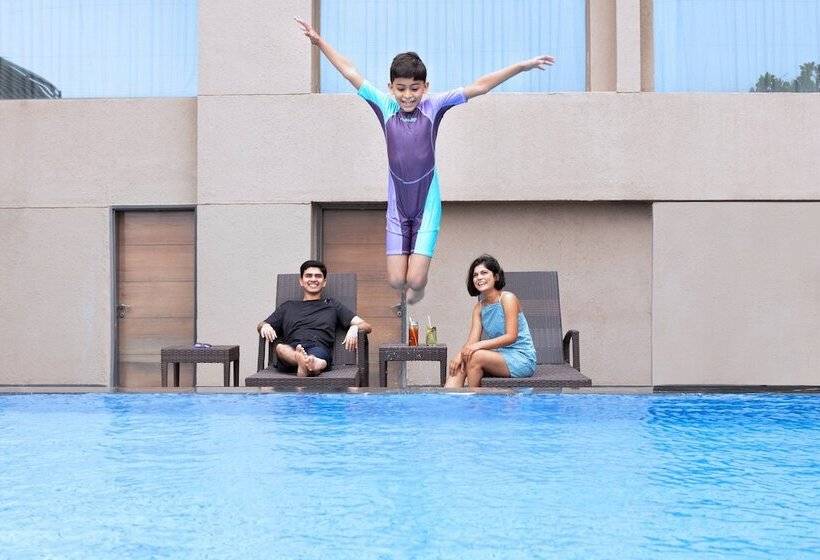 בית מלון כפרי Courtyard By Marriott Ahmedabad