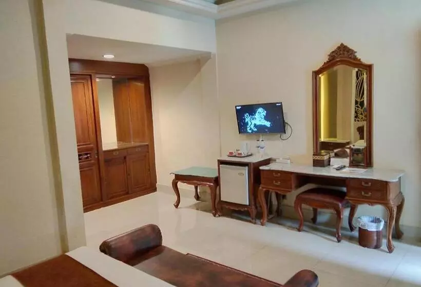 Отель Indah Palace Yogyakarta