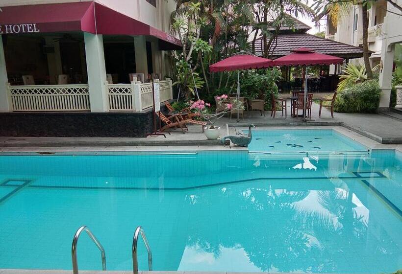 فندق Indah Palace Yogyakarta