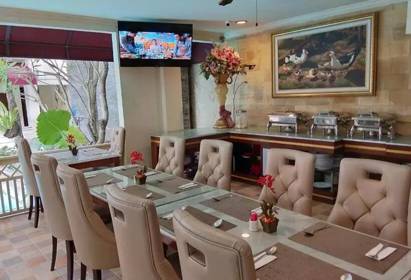 Отель Indah Palace Yogyakarta