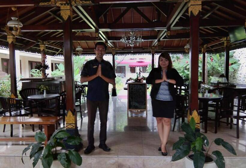 فندق Indah Palace Yogyakarta