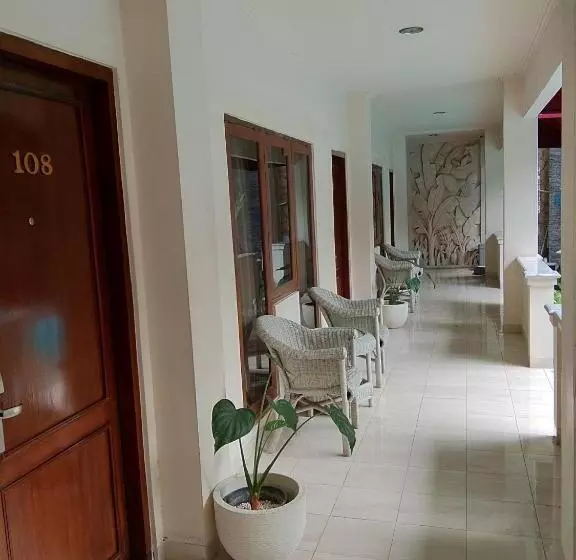 Отель Indah Palace Yogyakarta
