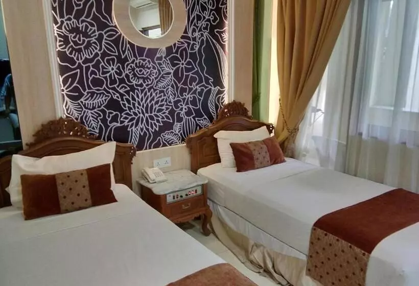 Отель Indah Palace Yogyakarta