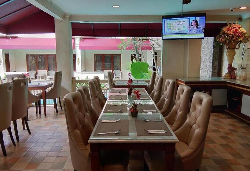 فندق Indah Palace Yogyakarta