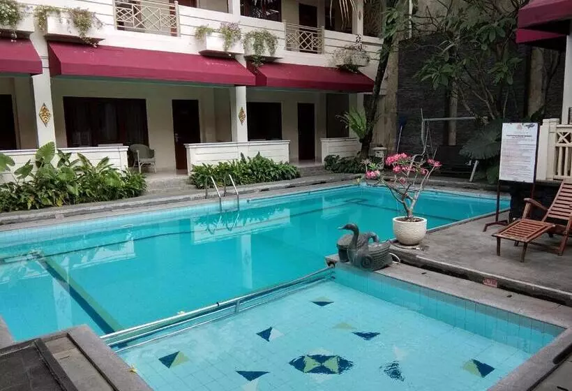 Отель Indah Palace Yogyakarta