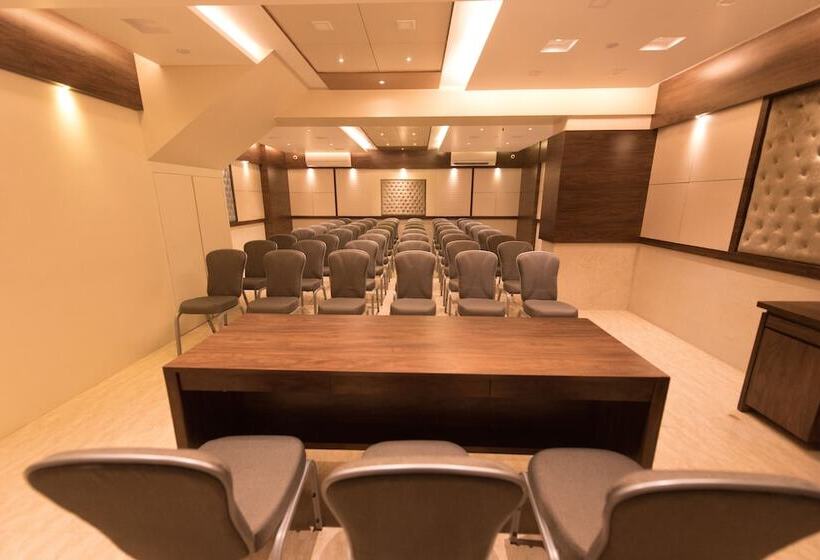 호텔 Le Grande Mumbai International Airport