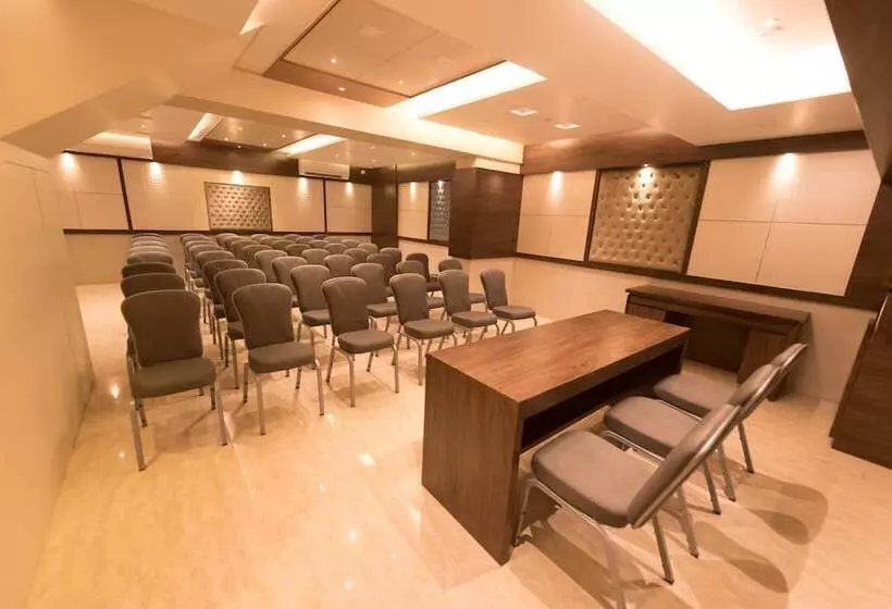 酒店 Le Grande Mumbai International Airport