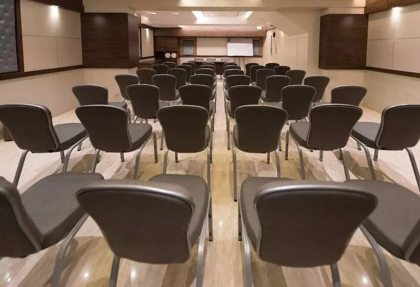 酒店 Le Grande Mumbai International Airport