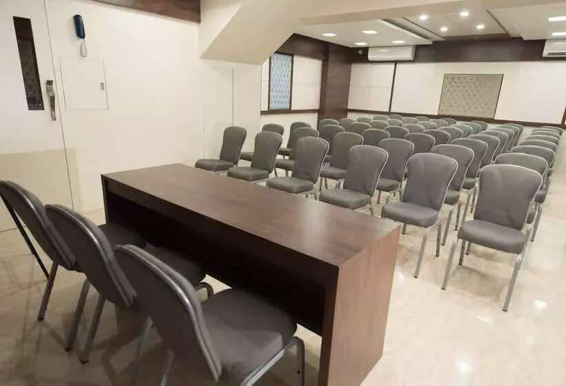 酒店 Le Grande Mumbai International Airport