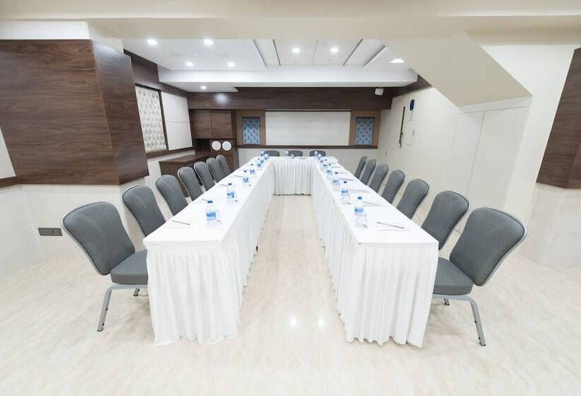 호텔 Le Grande Mumbai International Airport