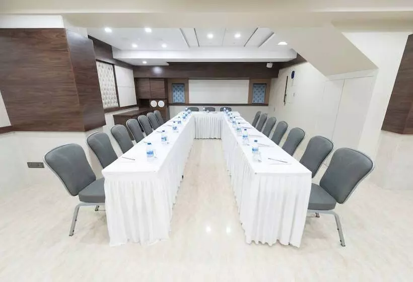 酒店 Le Grande Mumbai International Airport