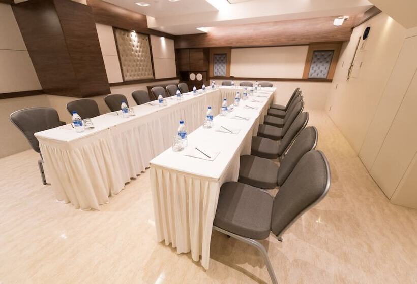 호텔 Le Grande Mumbai International Airport