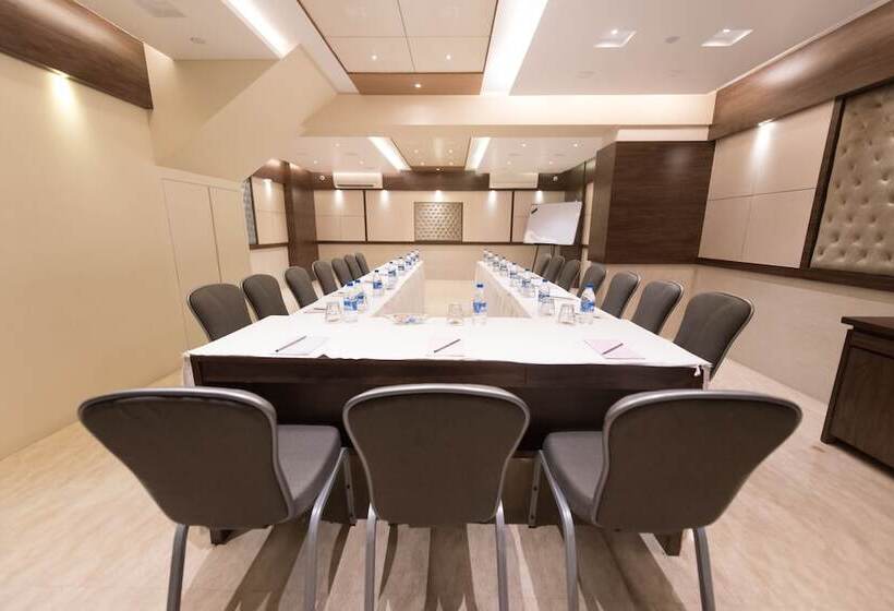 호텔 Le Grande Mumbai International Airport