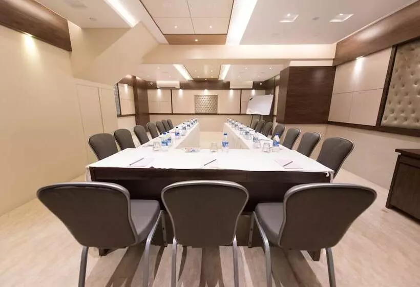 酒店 Le Grande Mumbai International Airport