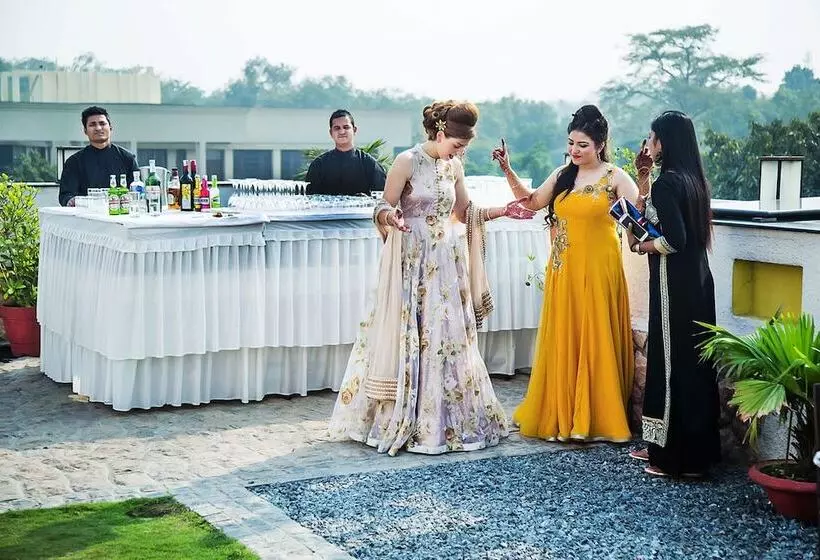 Hotel Mantra Amaltas