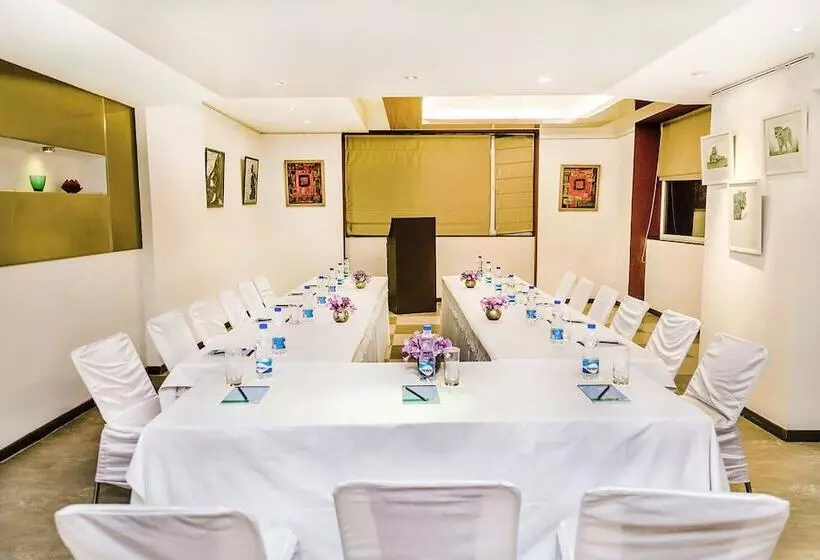 Hotel Mantra Amaltas