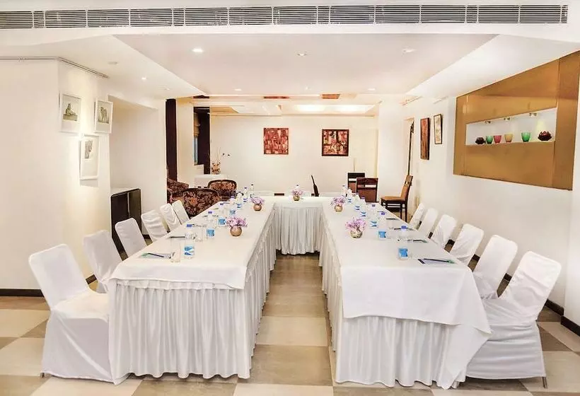 Hotel Mantra Amaltas