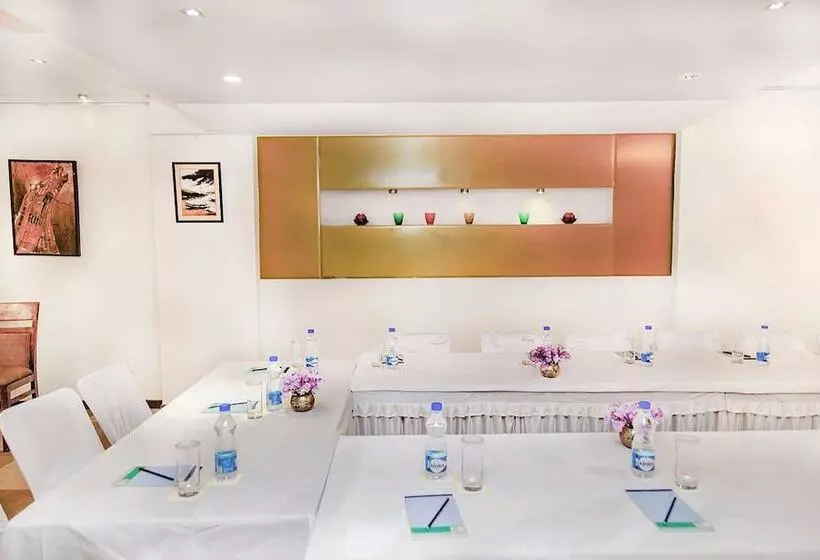 Hotel Mantra Amaltas