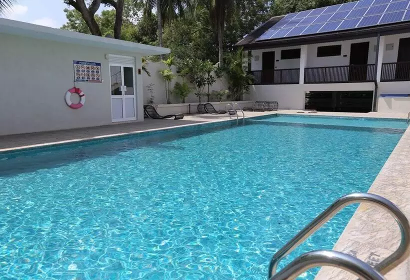 هتل Randiya Anuradhapura