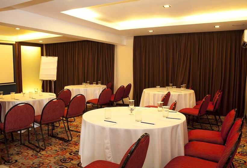 בית מלון כפרי The Central Park