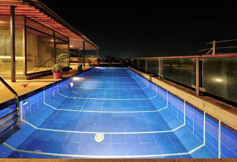 בית מלון כפרי The Central Park