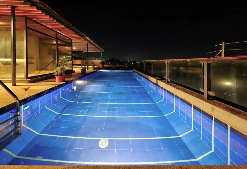 בית מלון כפרי The Central Park