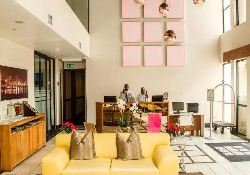 هتل The Square Boutique By Misty Blue S