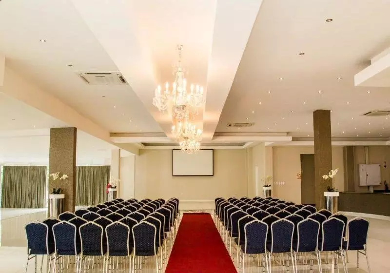 هتل The Square Boutique By Misty Blue S