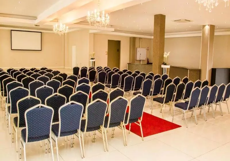 هتل The Square Boutique By Misty Blue S