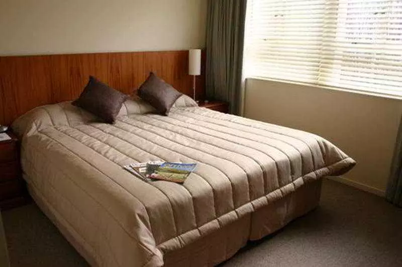 Poplars Apartment Hotel