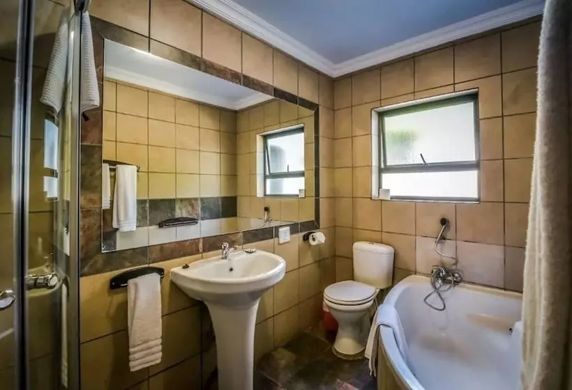 The Lakes Hotel And Conference Centre