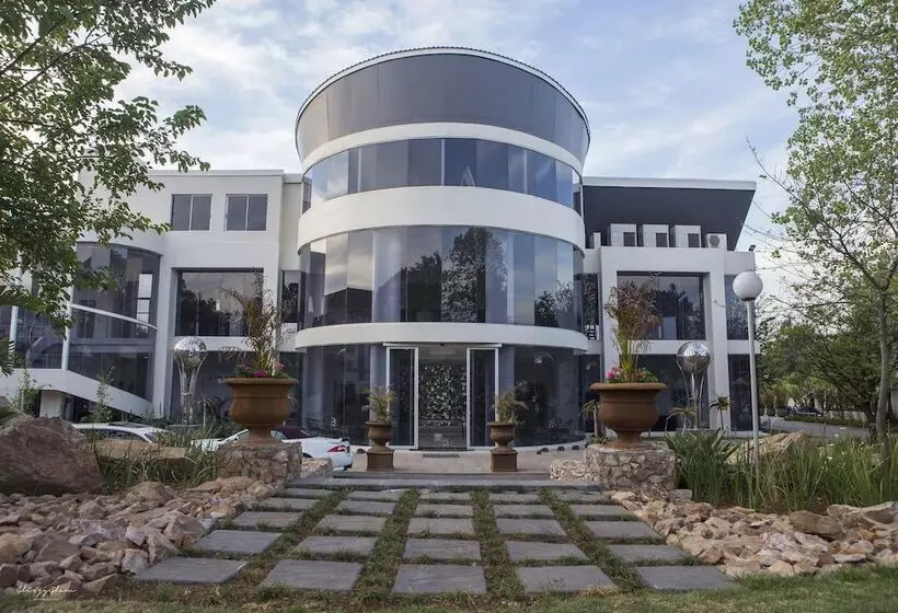 The Lakes Hotel And Conference Centre