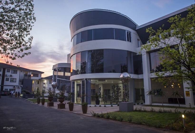 The Lakes Hotel And Conference Centre