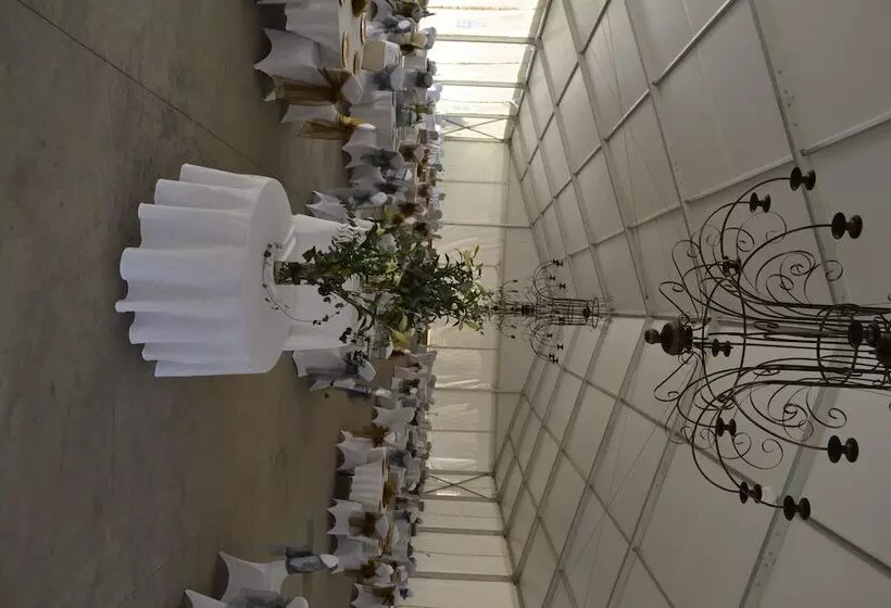 The Lakes Hotel And Conference Centre