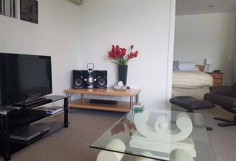Waimahana Luxury Lakeside Apartments
