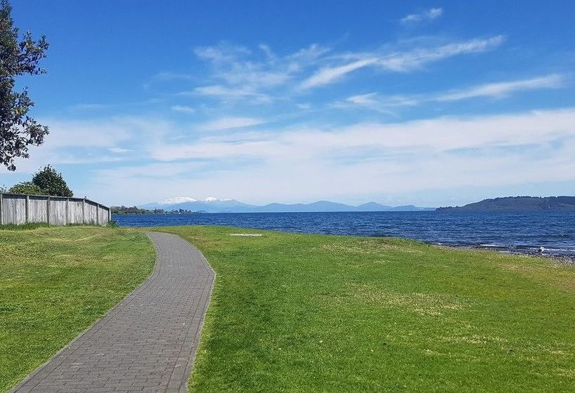 Waimahana Luxury Lakeside Apartments