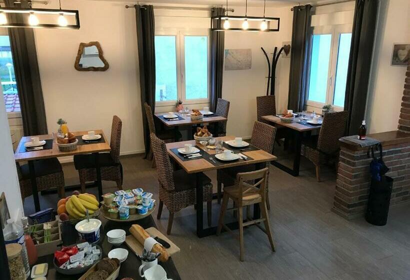 تختخواب و صبحانه La Rose Des Vents