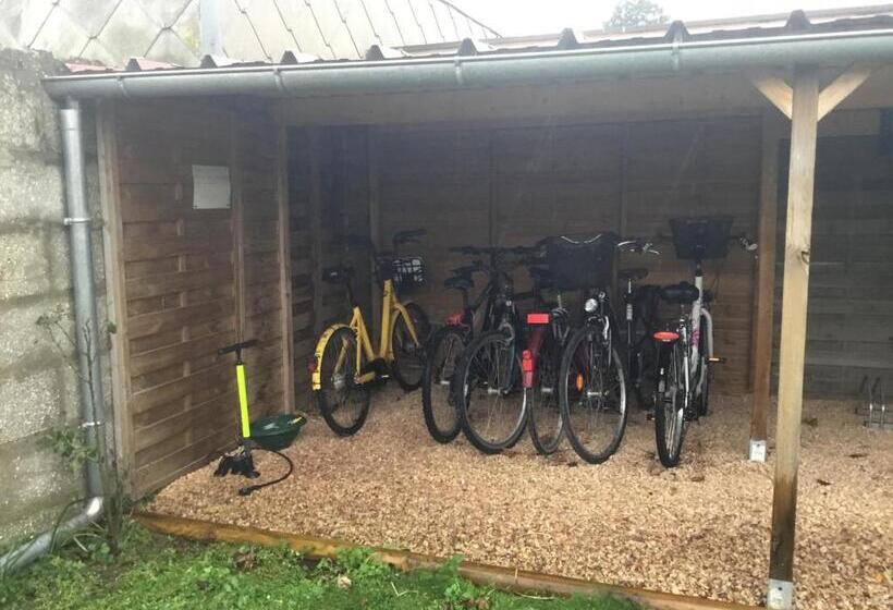 تختخواب و صبحانه La Rose Des Vents