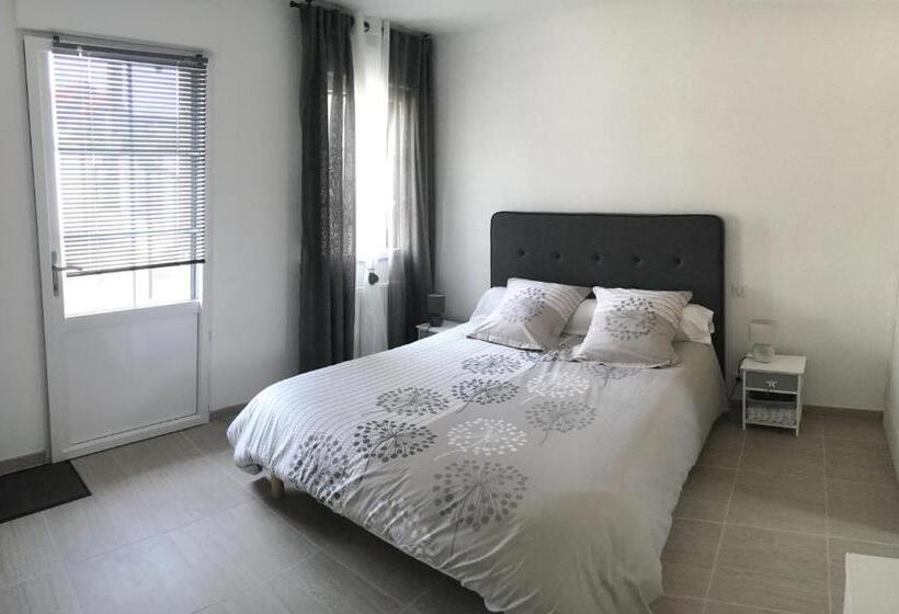 تختخواب و صبحانه La Rose Des Vents