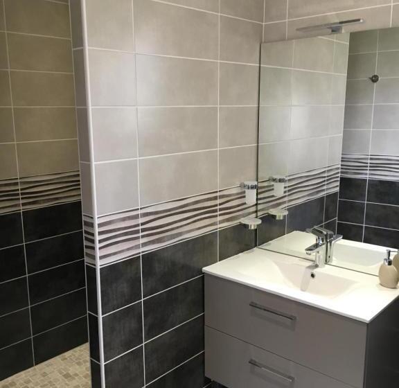 تختخواب و صبحانه La Rose Des Vents