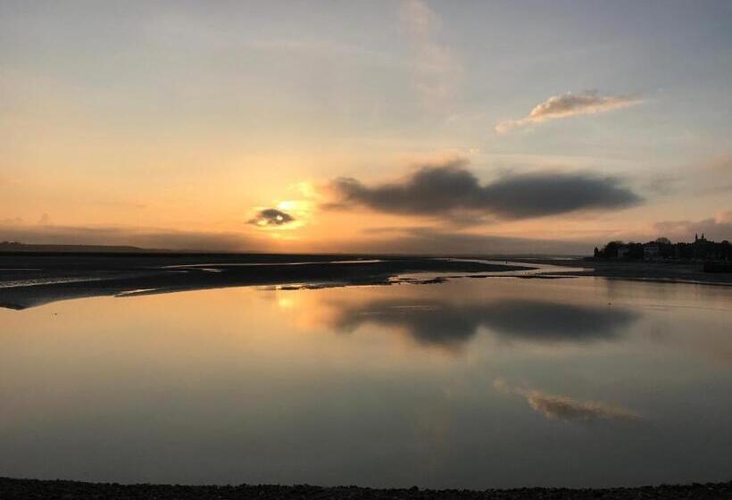 تختخواب و صبحانه La Rose Des Vents