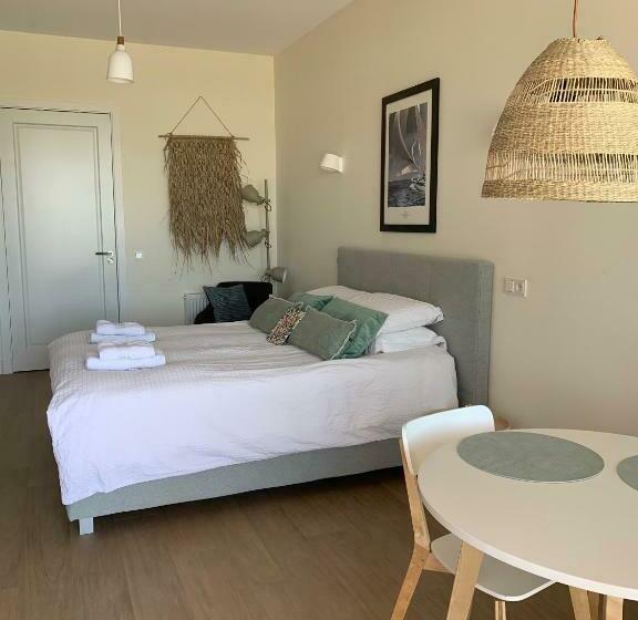 민박 Waterfront Studio