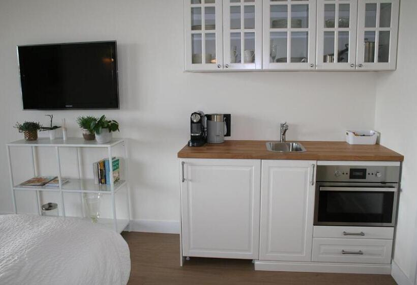 민박 Waterfront Studio