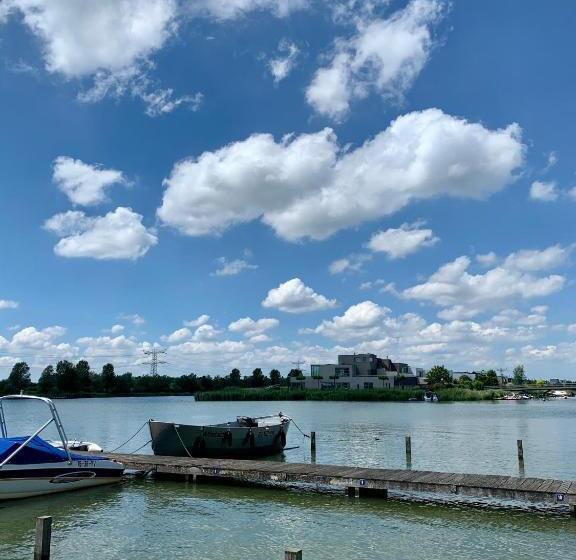 민박 Waterfront Studio