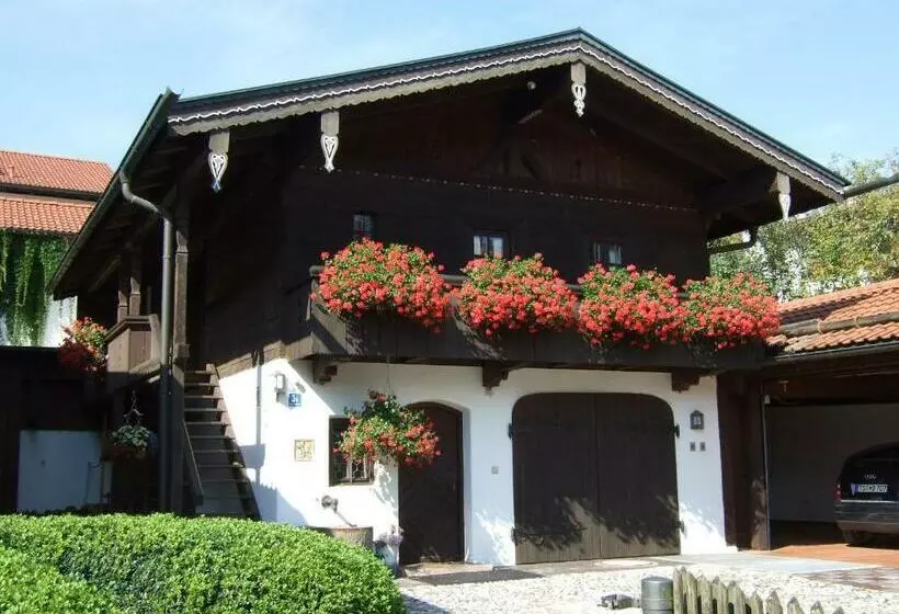 Majatalo Gästehaus Banik