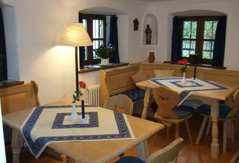 Majatalo Gästehaus Banik