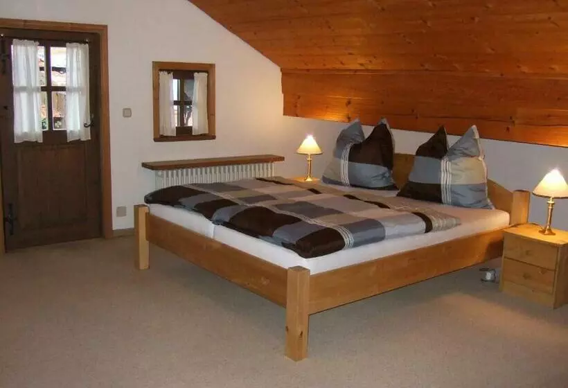 Majatalo Gästehaus Banik